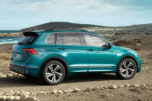 9. Volkswagen Tiguan (doanh số: 246,969 chiếc).