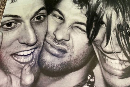 Guitarist của ban Red Hot Chili Peppers đình đám qua đời không rõ nguyên nhân