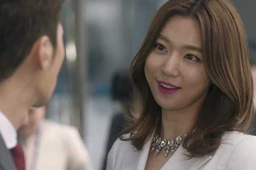 Đi đám cưới người quen, vừa nhìn mặt chú rể, cô gái lao vào tát tới tấp, khi biết sự thật cả hội trường hô hào đánh tiếp đi