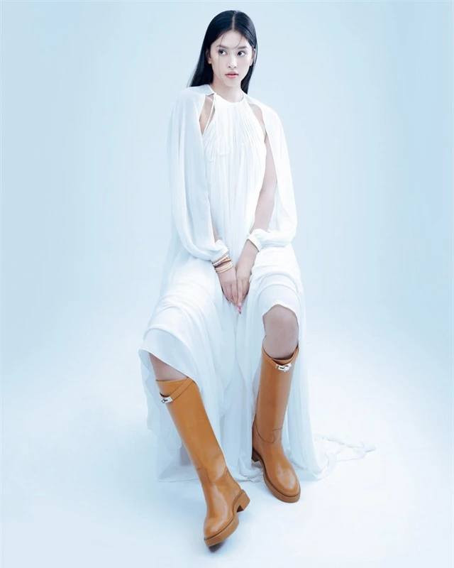 Hoa hậu Tiểu Vy đón tuổi 20 bằng bộ ảnh trong veo - Ảnh 10.