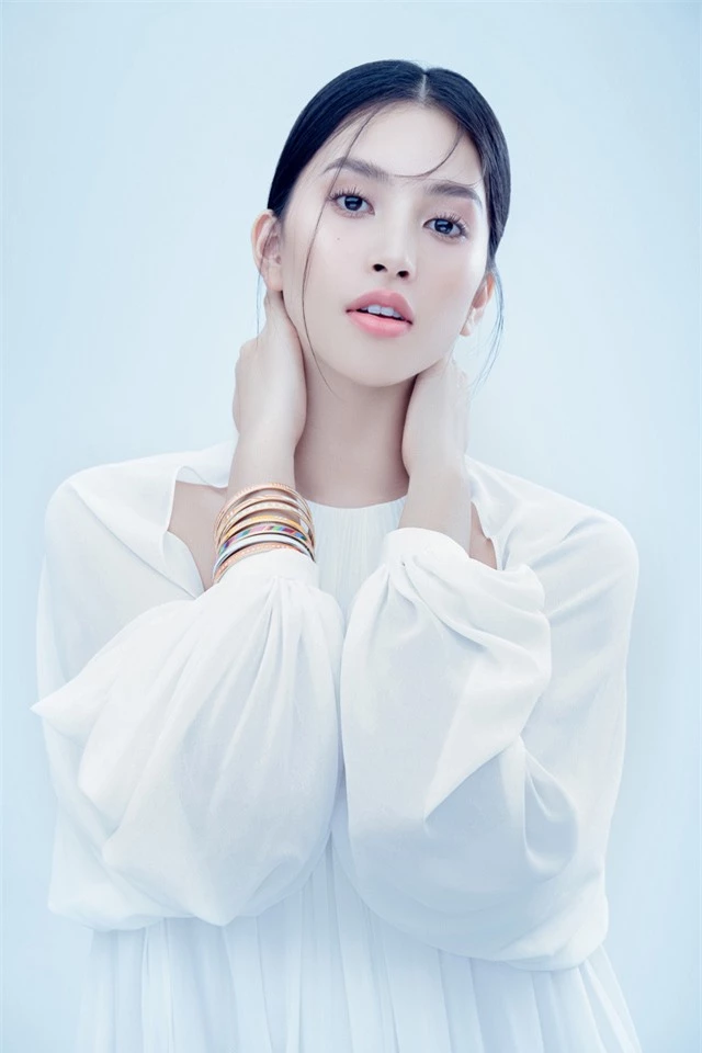Hoa hậu Tiểu Vy đón tuổi 20 bằng bộ ảnh trong veo - Ảnh 4.