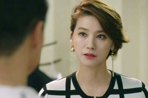 Giữa đêm khuya, cô hàng xóm qua nhà tôi với bộ dạng không tưởng