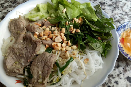 Hướng dẫn làm bún thịt xào ngon như ngoài hàng