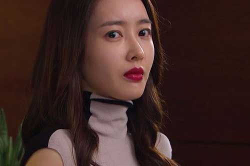 Bị gia đình bạn trai chê ‘vừa già vừa xấu còn leo cao’, tôi bình thản lấy điện thoại gọi ngay tài xế lái xe xịn 7 tỷ của mình tới