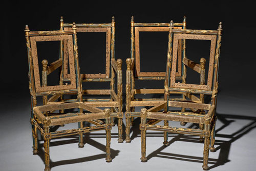 Tại sao bốn chiếc ghế không chỗ ngồi, không lưng tựa này trị giá 32 tỷ đồng?