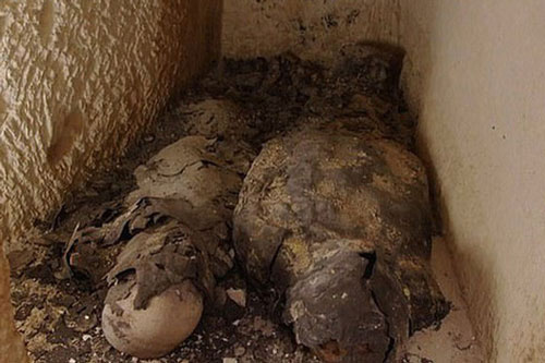 Xác ướp đôi nam nữ phủ kín vàng, yên nghỉ cùng nhau 2.000 năm trong đền cổ hé lộ nơi an táng bí mật của nữ vương tài sắc vẹn toàn Cleopatra