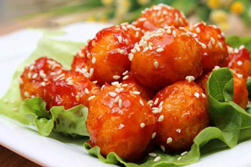 Nhà chỉ còn trứng cút rẻ tiền, đem sốt cà chua lại trôi cơm bất ngờ