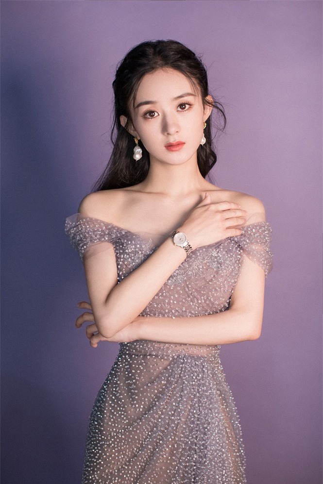 Dương Mịch học bạn thân Angelababy diện váy công chúa khoe ngực