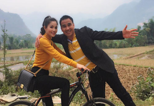 Quyền Linh: “Tôi ngủ dưới đất nhưng cả hai vợ chồng vẫn nằm chung phòng“