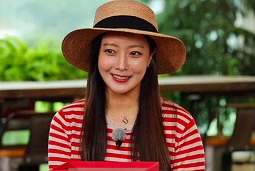 Kim Hee Sun phủ nhận phẫu thuật thẩm mỹ