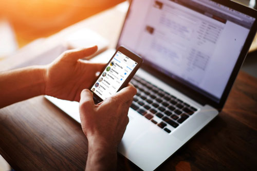 'Mình nói chuyện được không?' Câu hỏi đơn giản nhưng giúp bạn vượt qua những suy nghĩ tiêu cực hoặc tự làm hại bản thân