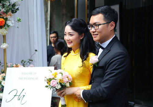 BTV Thu Hà khiến dân tình hâm mộ khi khoe quà độc của ông xã