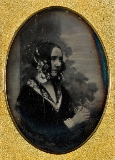 Một trong hai bức ảnh củabà Ada Lovelace, được chụp bởi Antoine Claudet vào thời gianbàđã tạo ra “Ghi chú” của mình về máy tính. Nguồn:elle.vn