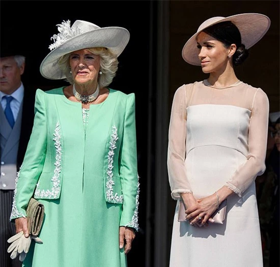 Meghan và mẹ chồng Camilla trong sự kiện mừng sinh nhật 70 tuổi của Thái tử Charles hồi tháng 6/2018. Ảnh: Rex.