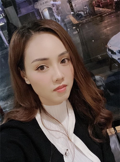 Ngọc Hà sinh năm 1988, từng lọt Top 10 Hoa hậu Du lịch Việt Nam 2008 nhưng không hoạt động showbiz. Cô hiện là phóng viên của một tờ báo điện tử.