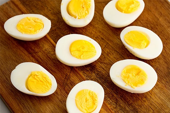 1519321899-hard-boiled-eggs-ho-1376-4675-1556950346_680x0