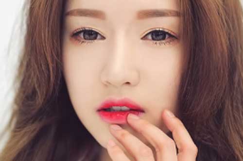 Chẳng tốn tiền đi xăm, môi bạn vẫn hồng hào nhờ các bí quyết sau