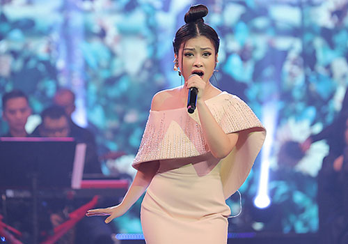 Dương Hoàng Yến biến hóa với 'Giai điệu Tổ quốc'