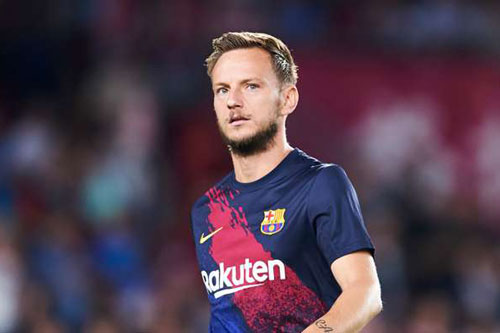 Sau thảm bại, Barca lại khó chịu vì Rakitic ăn mừng chức vô địch của Sevilla