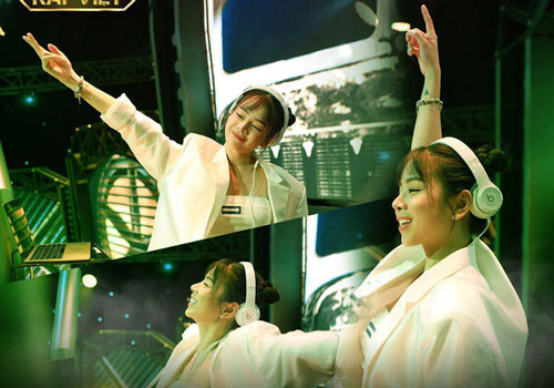 Bị dân tình "bóc" khoảnh khắc đi dép lê tại Rap Việt, DJ Mie vui vẻ: Lúc đầu đi giày hầm hồ lắm nhưng... đứng không nổi