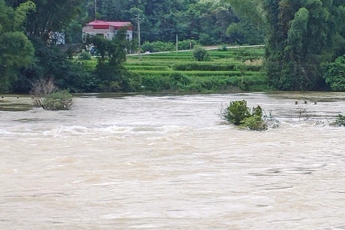 Cầu ngầm xóm Háng Thoang, xã Đàm Thủy – nơi anh Hoàng Văn Cương bị nước lũ cuốn trôi. Ảnh: TTXVN phát