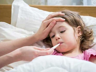 4 điều cần làm khi con bị sốt giúp trẻ hạ nhiệt nhanh, cứu con trong gang tấc