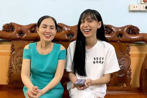 Mẹ Lynk Lee thấy con khác lạ từ lúc mới sinh