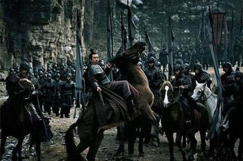 Phân tích nguyên nhân khiến Lưu Bị mắc mưu, thua đau hậu bối Lục Tốn