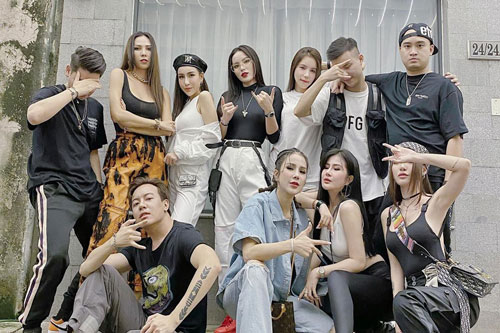 Hội bạn thân toàn siêu mẫu, Hoa hậu của Kỳ Duyên bị mỉa mai "phẫu thuật thẩm mỹ cùng chỗ"