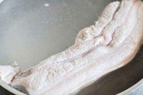 Thịt lợn khi luộc cho thêm thứ này vào nước sẽ rất nhanh chín lại thơm ngọt, mềm đều không bị khô dai