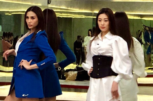 Hoàng Yến dạy Khánh Vân catwalk