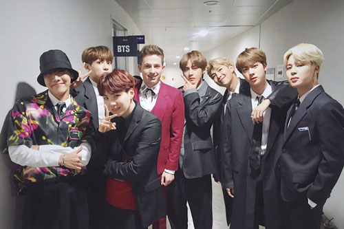 Charlie Puth cover Dynamite cực ngọt nhưng bị fan của BTS chỉ trích ngược vì chẳng thèm ghi một dòng chú thích!