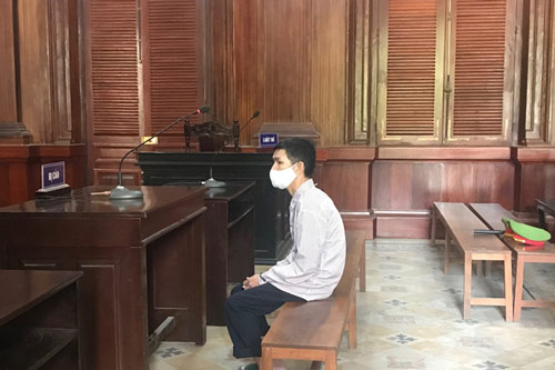 TP.HCM: Đốt nhà, chém chị gái, em trai lãnh 12 năm tù