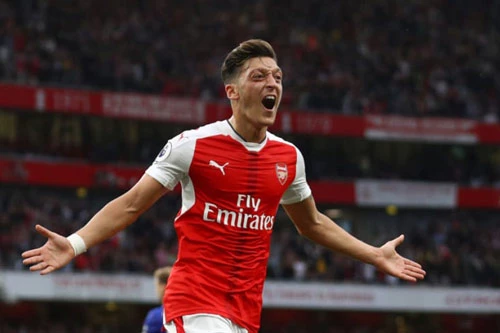 7. Mesut Oezil (Arsenal - Tổng thu nhập: 21,7 triệu bảng).