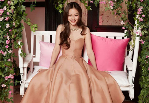 Ngoài 30 tuổi, Angelababy vẫn được gọi là 'công chúa showbiz'