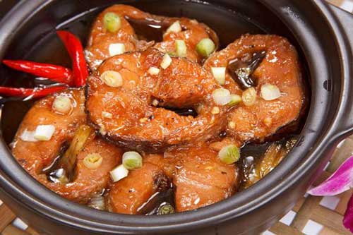 Làm thêm 1 bước nhỏ, cá kho nhừ cả xương nhưng vẫn chắc thịt, không bị nát