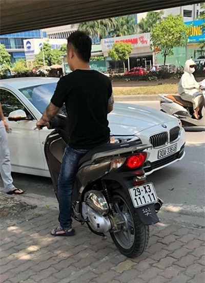 Dàn xe SH biển khủng, giá 'chát' tại Việt Nam