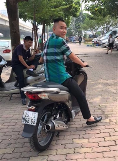 Dàn xe SH biển khủng, giá 'chát' tại Việt Nam