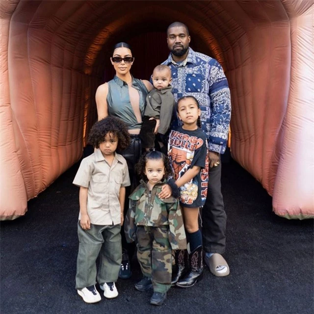Kanye West sẵn sàng làm hòa với vợ Kim Kardashian - Ảnh 2.