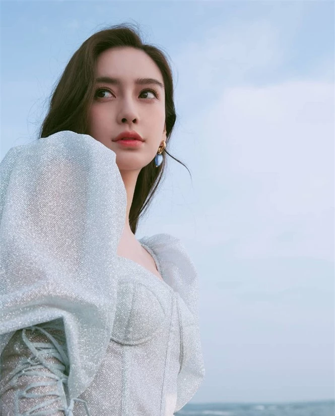 Ngoài 30 tuổi, Angelababy vẫn được gọi là 'công chúa showbiz' - ảnh 2