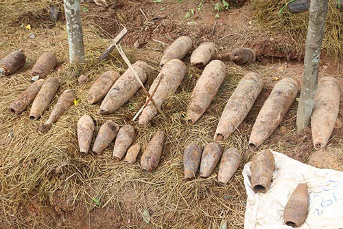 Quảng Bình: Bắt 2 đối tượng chuyên 'gỡ đầu đạn' tàng chữ gần nửa tấn thuốc nổ