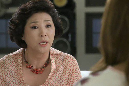 Mẹ chồng nằng nặc đòi trả lương 5 triệu/tháng, nàng dâu hành động kỳ lạ khiến bà rơi nước mắt