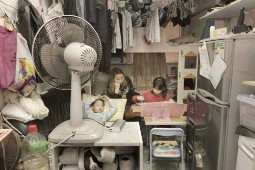 Những "hộp nhà" chật nhất thế giới, chỉ bằng quan tài ngay giữa Hong Kong hoa lệ