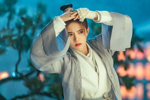 Cúc Tịnh Y bị chê trang điểm quá đà khi giả trai trong 'Thư sinh xinh đẹp'