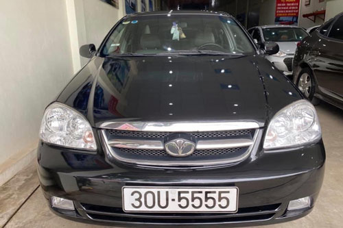 Xe “cỏ” 12 năm, biển số VIP, đắt hơn giá thị trường cả trăm triệu đồng