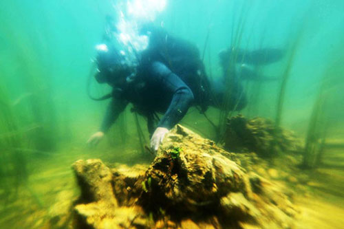 Xâm nhập hồ thiêng của người Inca, phát hiện báu vật bằng vàng 500 năm tuổi chưa từng thấy