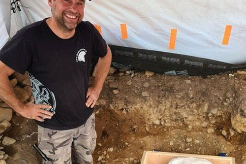 Dò kim loại trên đồng, phát hiện kho báu quốc gia vô giá 3.000 năm tuổi