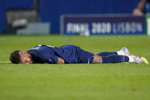 Neymar thất vọng sau thất bại.