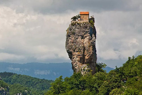 Kinh ngạc trước những ngôi nhà hẻo lánh nhất trên Trái đất