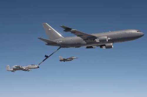 Mỹ biến KC-46A thành máy bay tiếp dầu biết đánh chặn